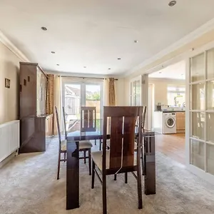 spacious-3-bedroom-home-great-for-families.brighton-hotels-england.com/