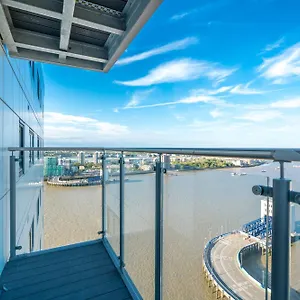 skyvillion-woolwich-ferry-2-bed-river-view-apartments.cambridgehotelsuk.com/